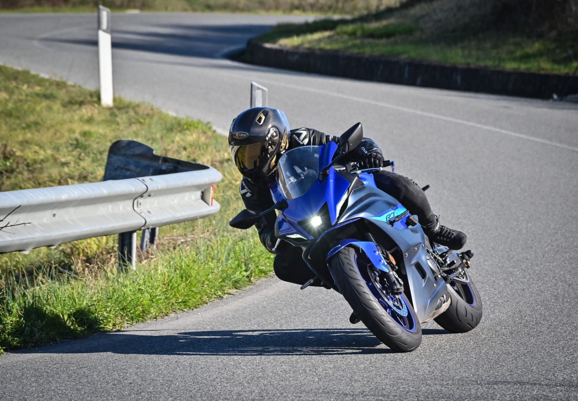 Razvan cornering on R7